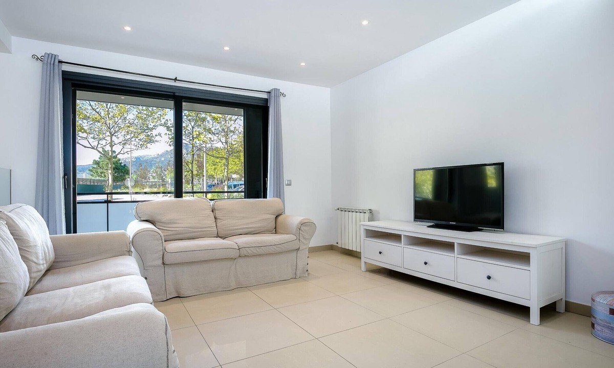 El Mas Oliva House | Charming Townhouse with Pool & Garden in Central Roses