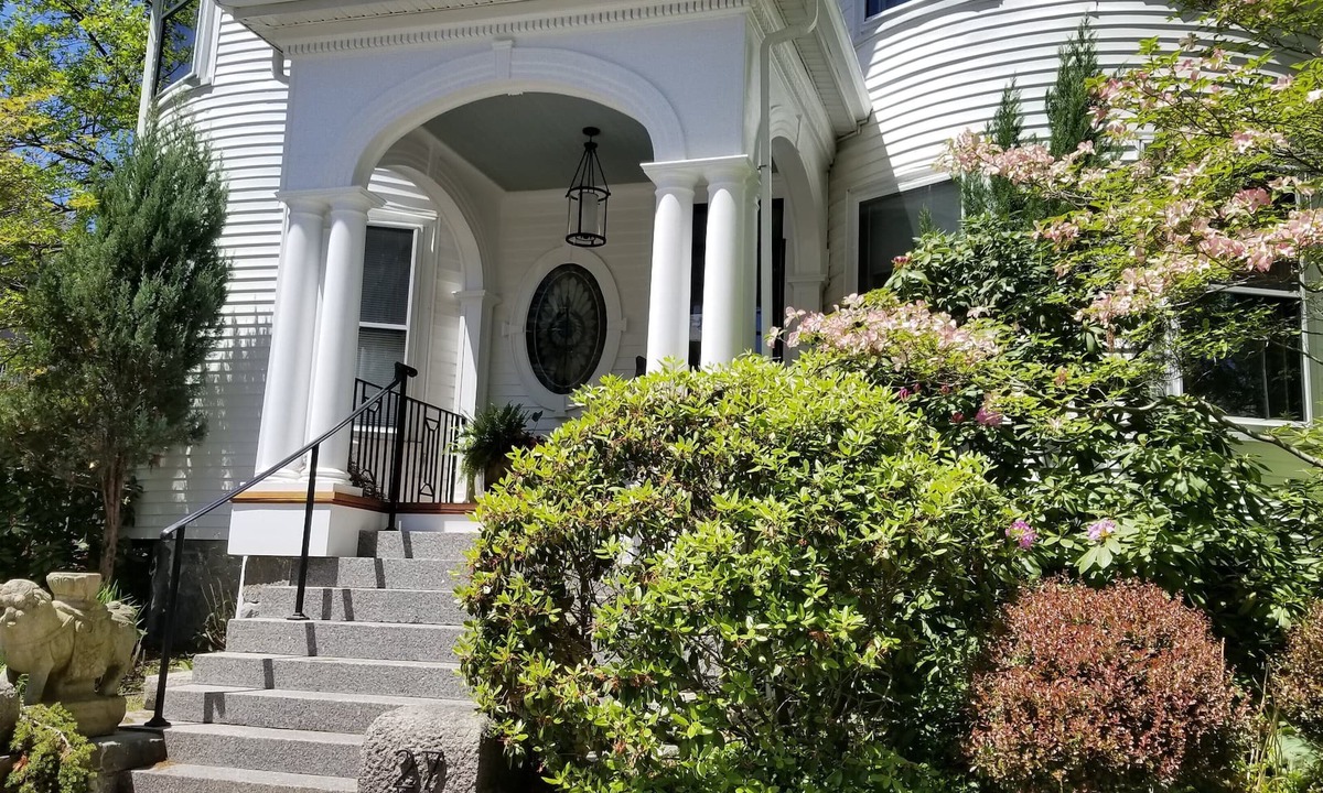 Jamaica Plain Apartment | Charming Tree Top Victorian - Two Bedroom Retreat