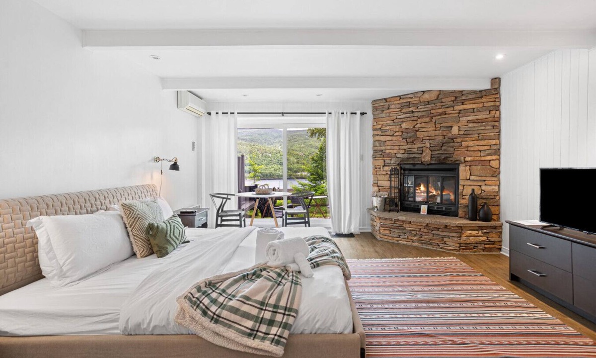 Mont-Tremblant Condo | Charming Tremblant Lakeview Studio