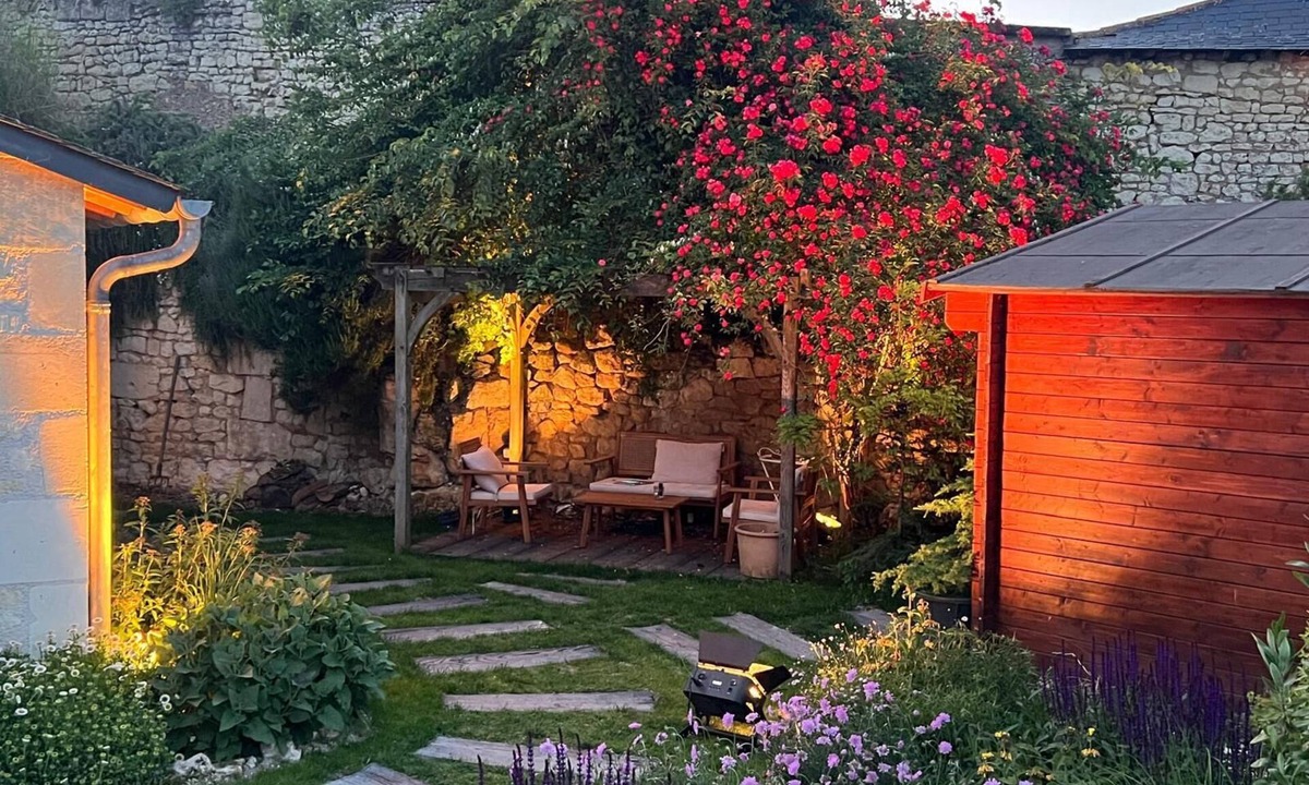 Le Puy-Notre-Dame House | Charming troglodyte experience & art of living