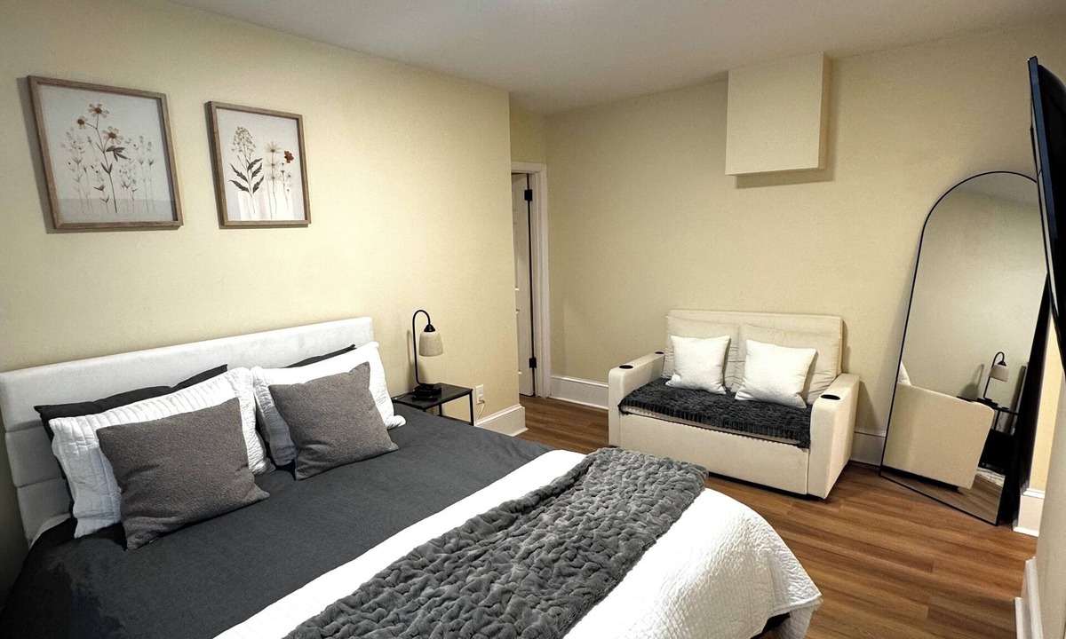 Wilmington Apartment | Charming Trolley Square Stay Walk to Everything