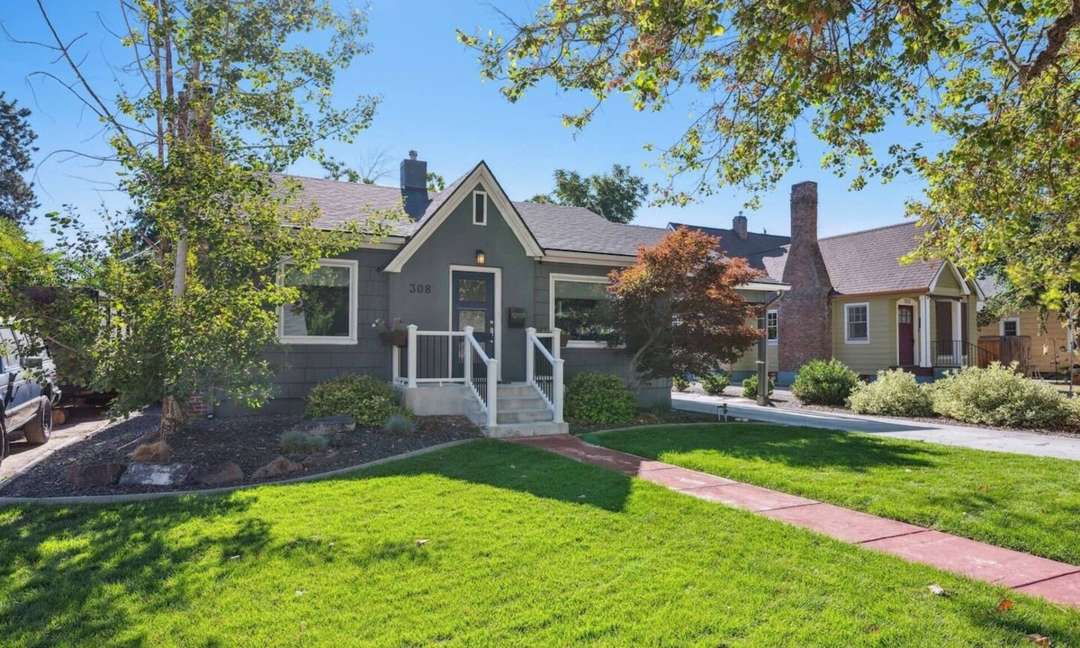 Depot Bench House | Charming Tudor On The Bench