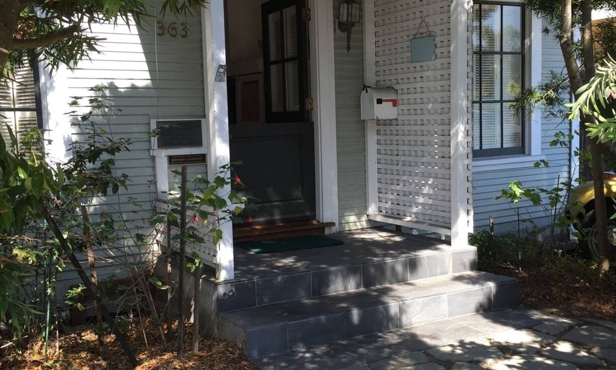 Eastside Santa Cruz Cottage | Charming Twin Lakes Beach Cottage