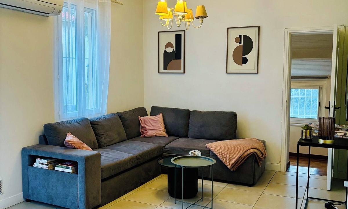 Saint-Martin House | Charming two-bedroom house with garden