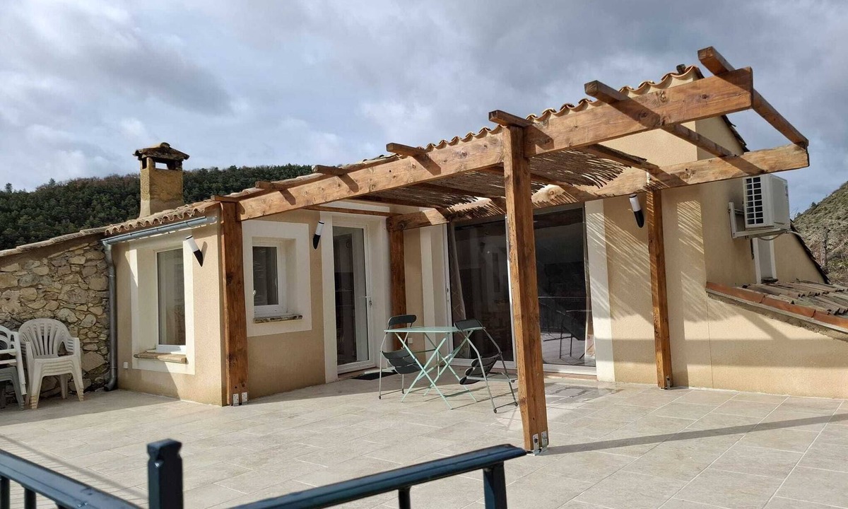Montbrun-les-Bains Apartment | Charming two-room barronies large terrace