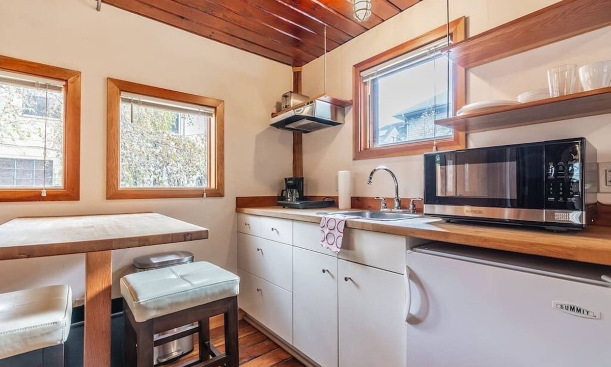 Broadway Apartment | Charming two-level retreat