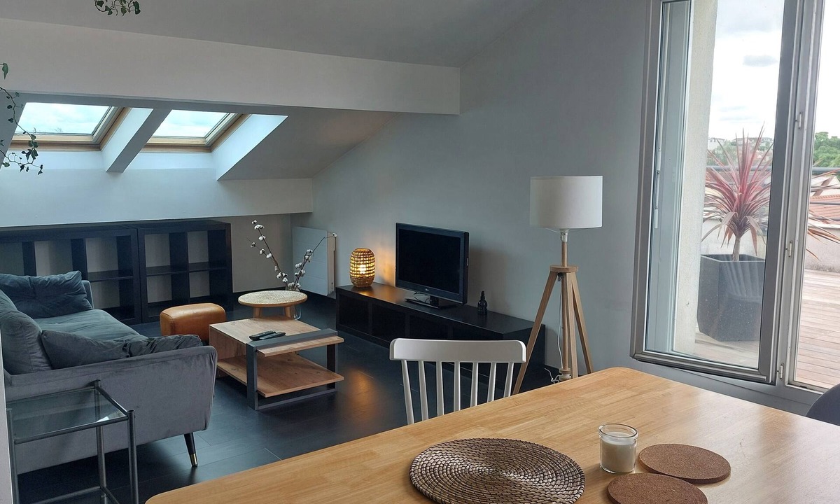 Argenteuil Apartment | Charming two-room attic apartment with large terrace