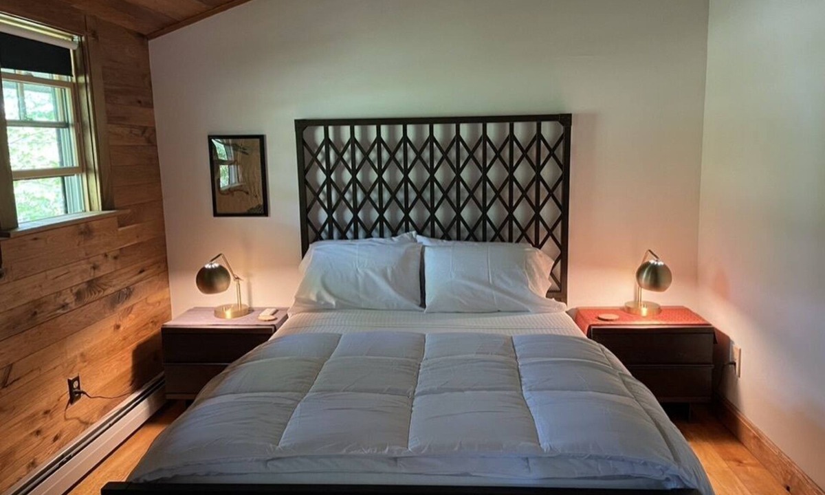 Charlotte Cottage | Charming, updated lakeside cottage