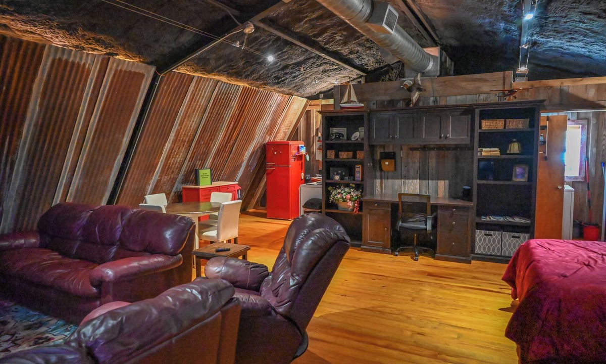 Gatesville Apartment | Charming upstairs barn loft apartment in Gatesville