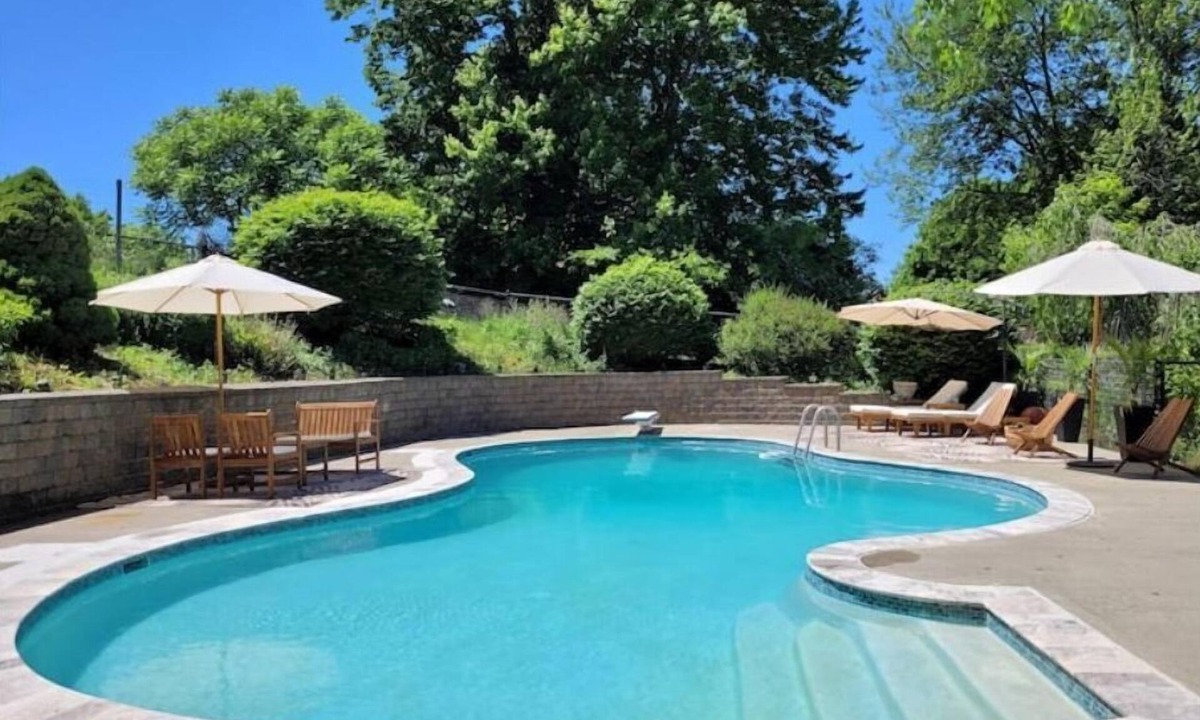 Highland House | Charming Vacation House w/Pool & HotTub
