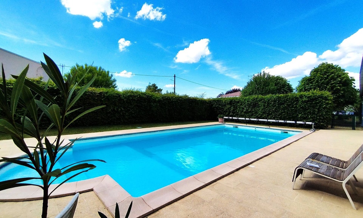 Nalliers House | Charming Vendée gîte - L'Eglantine Heated pool in season!