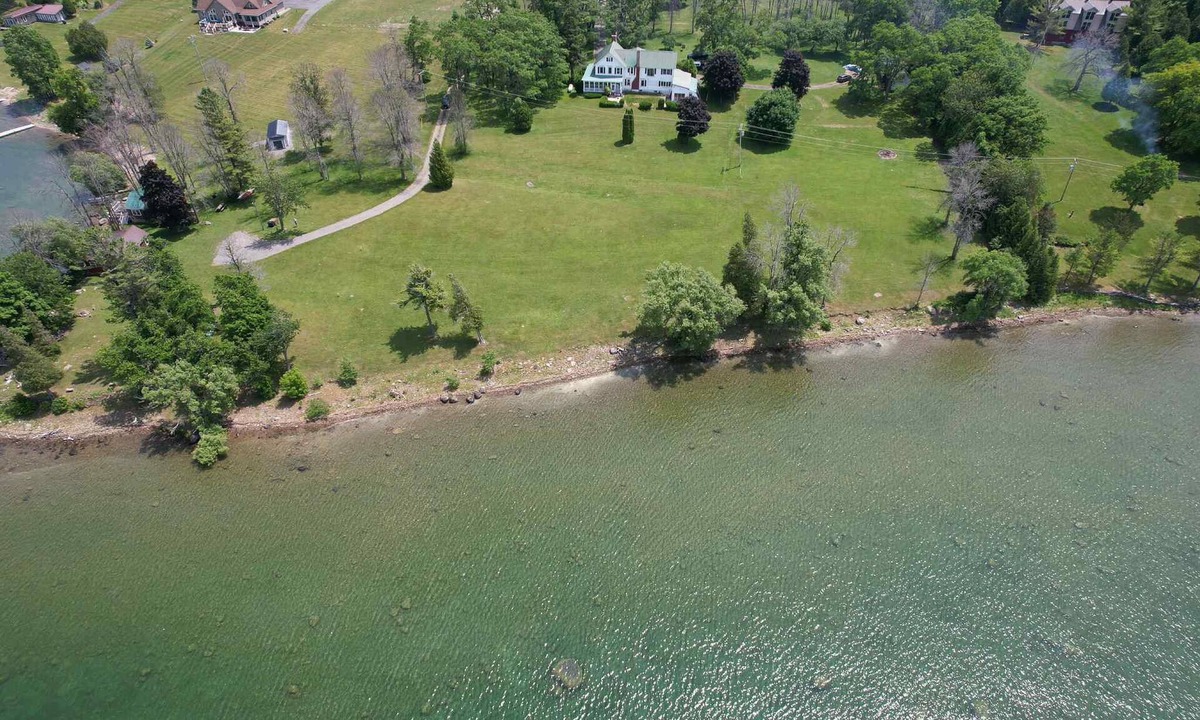 Town of Oswegatchie House | Charming Victorian 2BR Retreat with Porch & Dock – St. Lawrence Riverfront