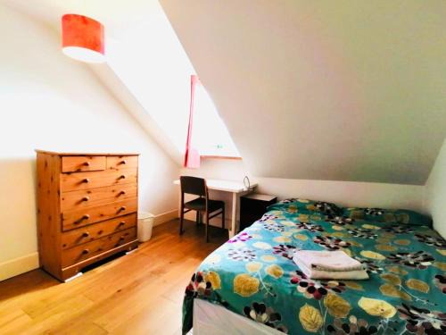 Woolwich Common Apartment | Charming Victorian flat with free parking