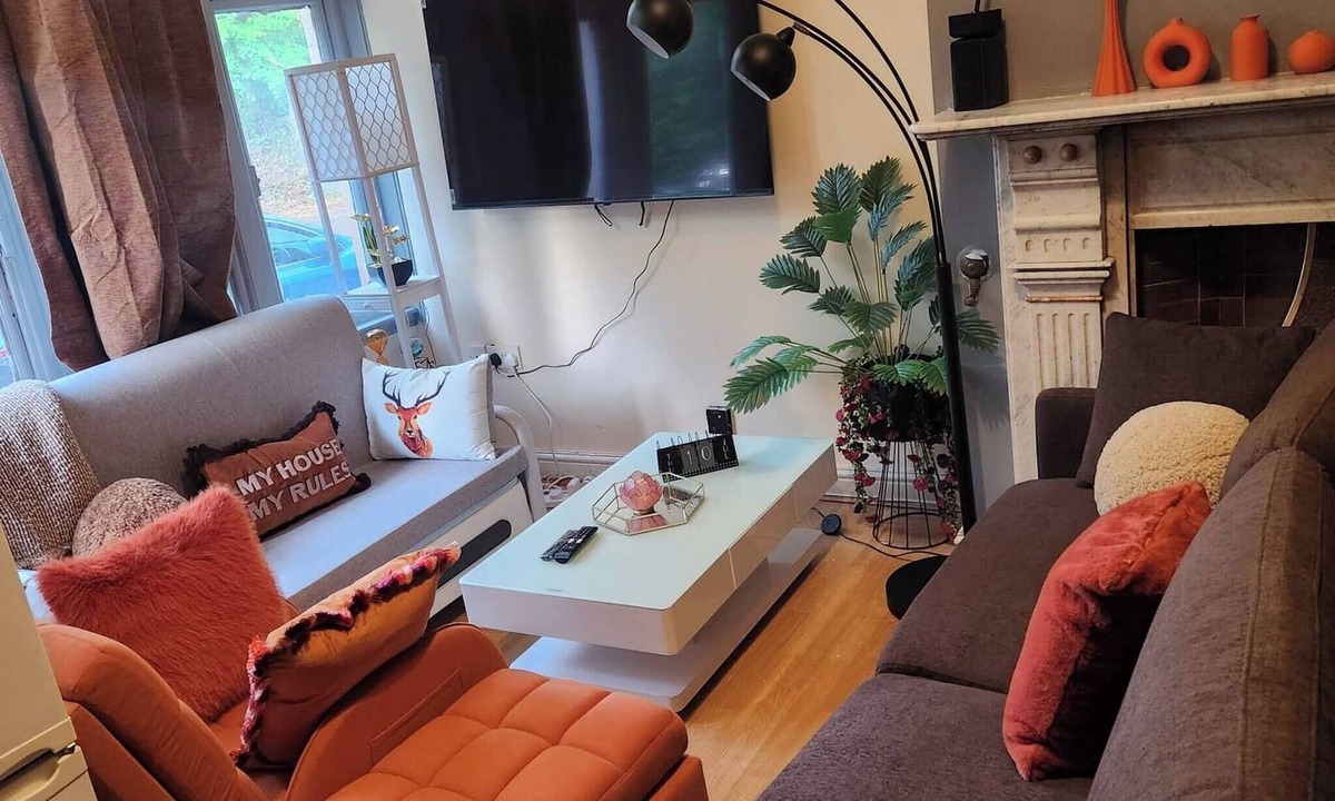 Wolverhampton Apartment | Charming Victorian Apartment in Central Wolverhampton