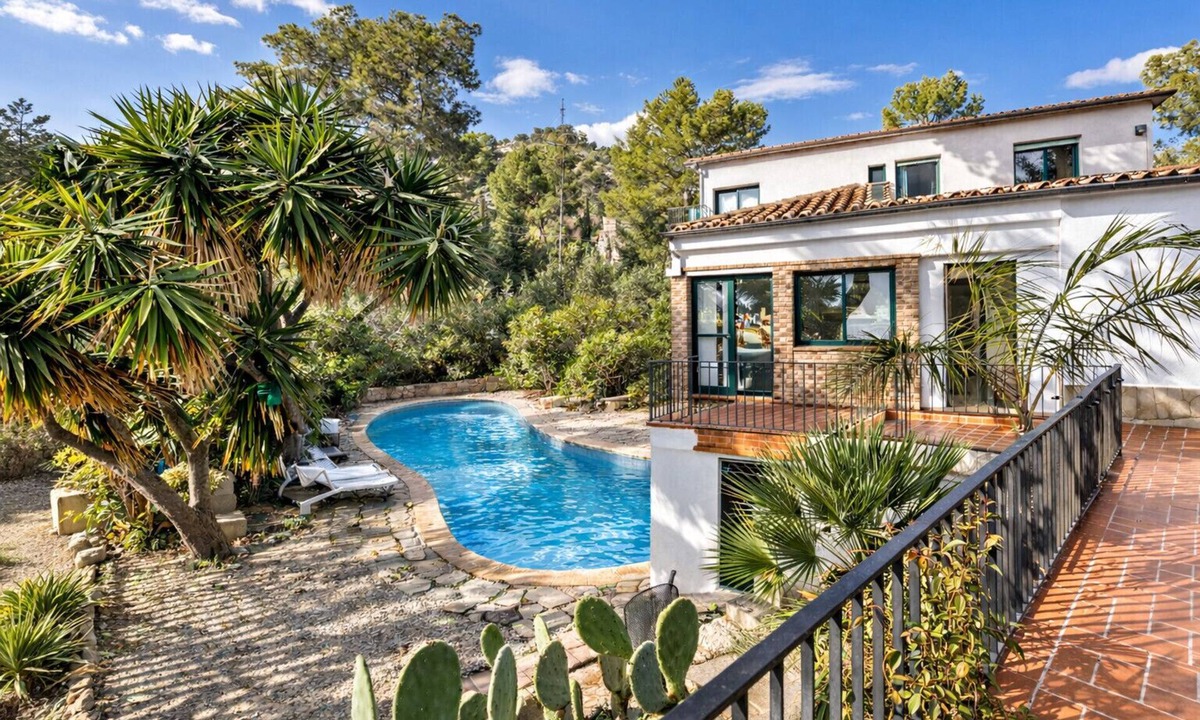 Castelldefels Villa | Charming Villa 5 min to Beach and 20 min to BCN!