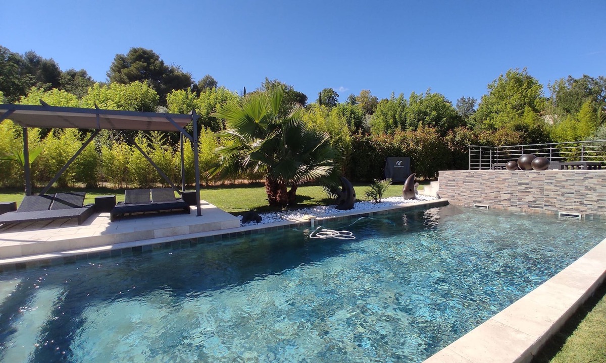 Aix-en-Provence Villa | CHARMING VILLA HEATED POOL APRIL10 TO OCTOBER30 PRIVATE FENCED GARDEN