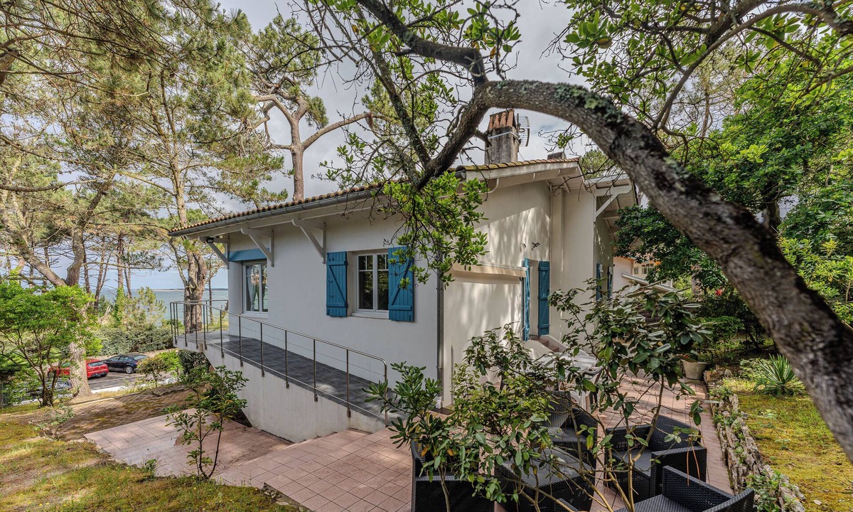 Pyla-sur-Mer House | Charming Villa Perched with a View, Steps from the Pyla Beaches