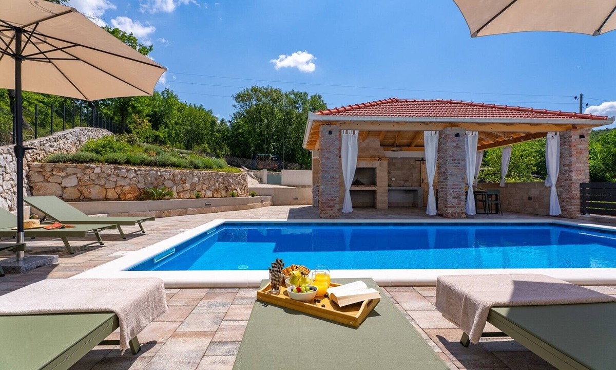 Primorski Dolac Villa | Charming Villa Domus Alba for 6+2 Guests with heated Pool, Sports Area & Outdoor Dining – A Private Escape Surrounded by Nature, just 24 km from Trogir and sea