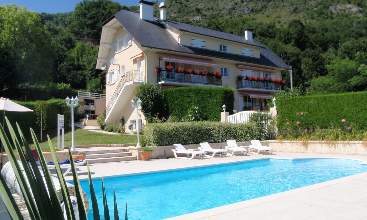 Ayzac-Ost Apartment | charming villa in Ayzac ost