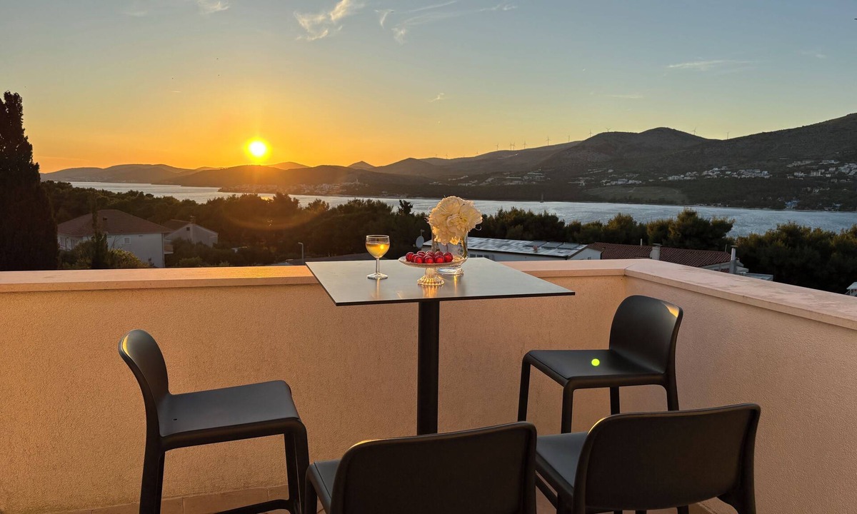 Okrug Donji Villa | Charming villa LeANN with stunning garden, 4 minute walk to the Rudej beach