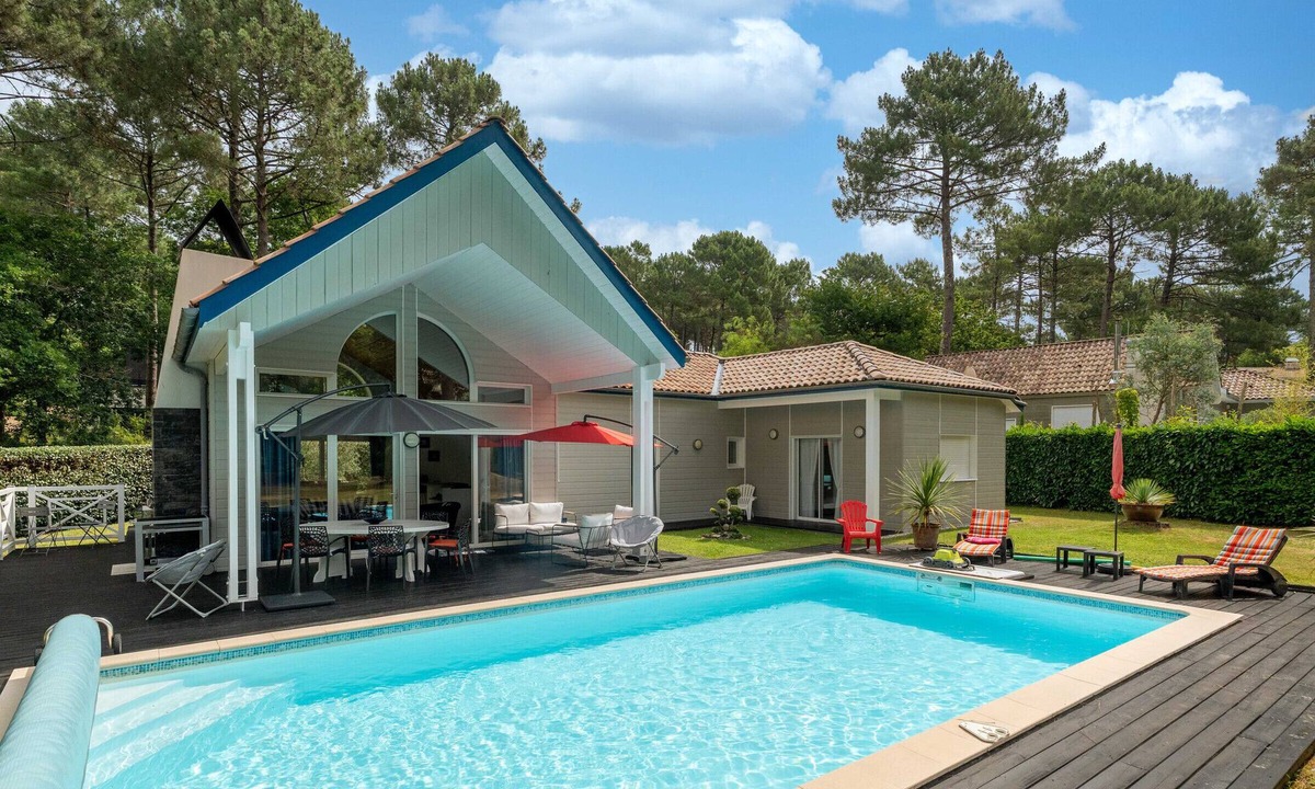 Biscarrosse House | Charming Villa with Private Heated Pool, Near Golf, Lake, Beach, Surf, and Aqua Park