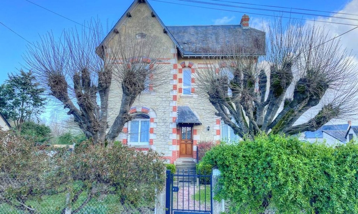 Sepmes Cottage | Charming Villa with Private Garden, Modern Amenities, and Prime Location in Loire Valley