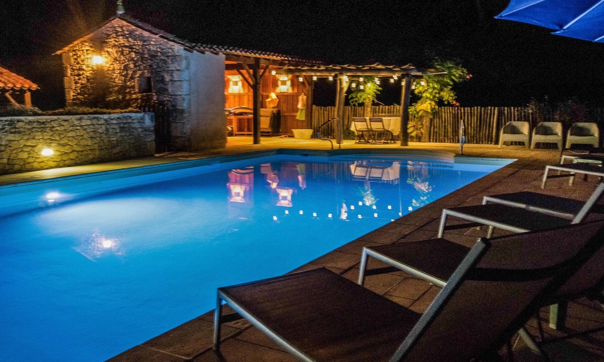 Issac House | Charming villa with shared pool