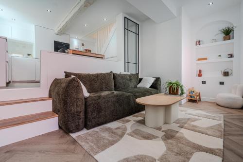 Bagnols-en-Foret Apartment | Charming Village House