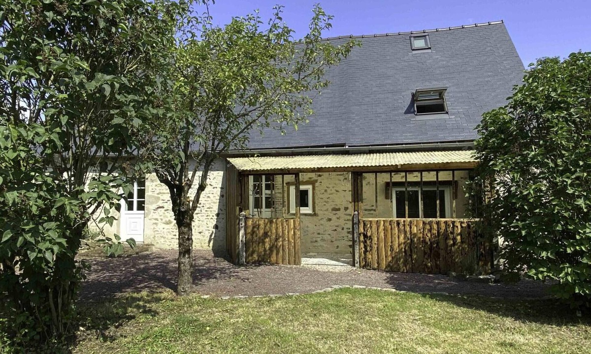 Rouperroux Cottage | Charming village house with garden and fireplace