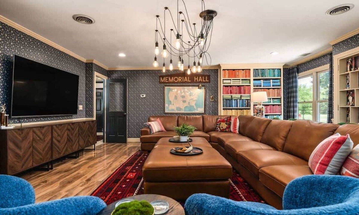 Lebanon House | Charming Vintage Home w/Hot Tub & Fire Pit