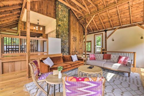 Waitsfield House | Charming Waitsfield Escape: 10 Mi to Sugarbush!