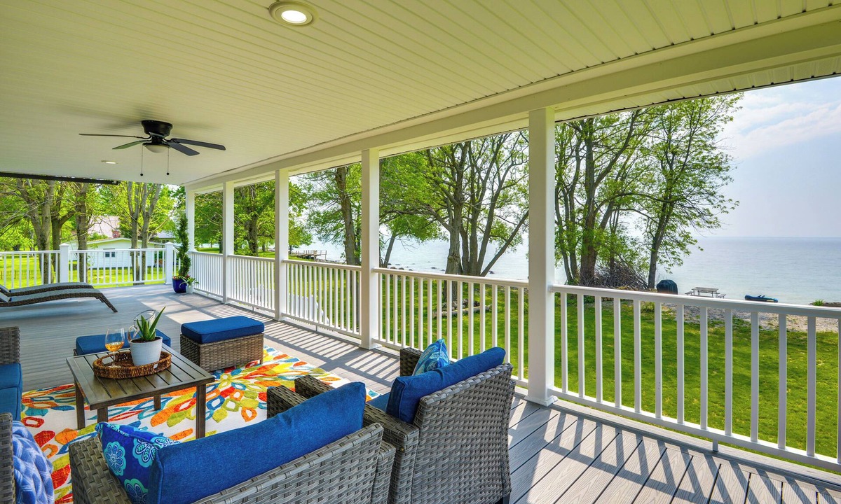 Three Mile Bay House | Charming Waterfront Retreat on Lake Ontario
