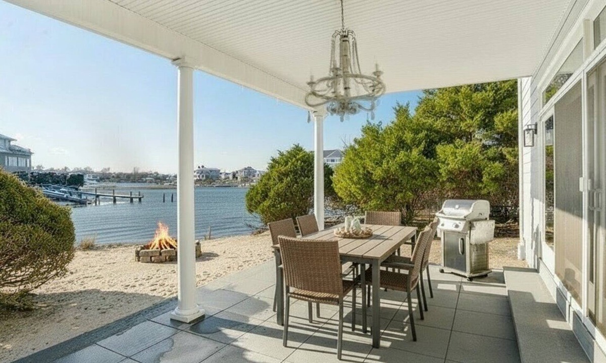 Tuckahoe House | Charming Waterfront Southampton Home, Perfect for Groups