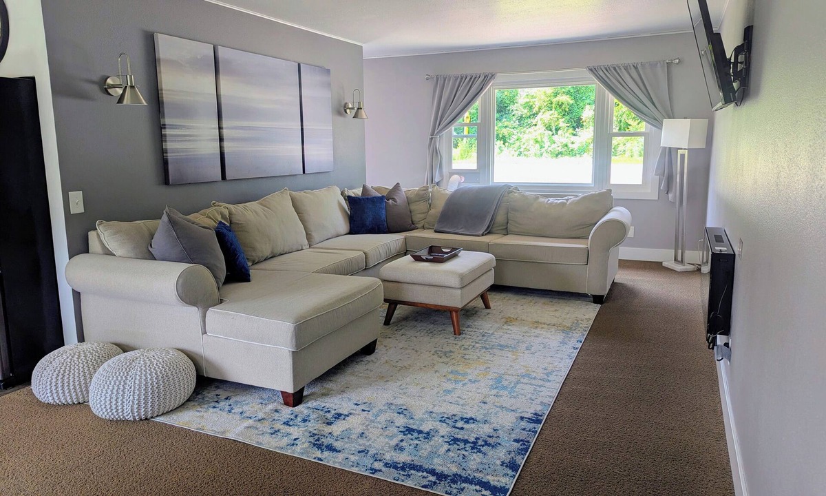 McFarland House | Charming Waterfront Getaway 2BR Near Madison