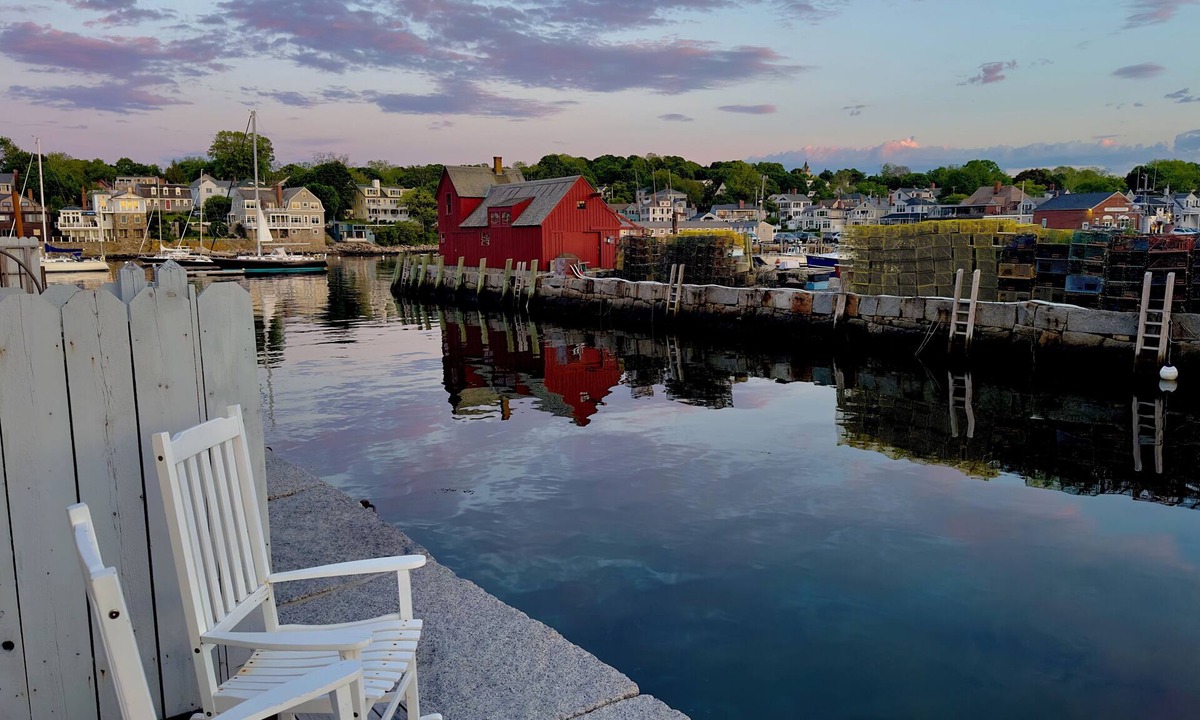 Rockport Condo | Charming Waterfront Home - Patio - AC - Projector - Kitchen - Shops - Dining