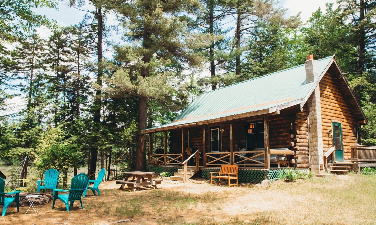 Fitzwilliam House | Charming Waterfront Log Cabin