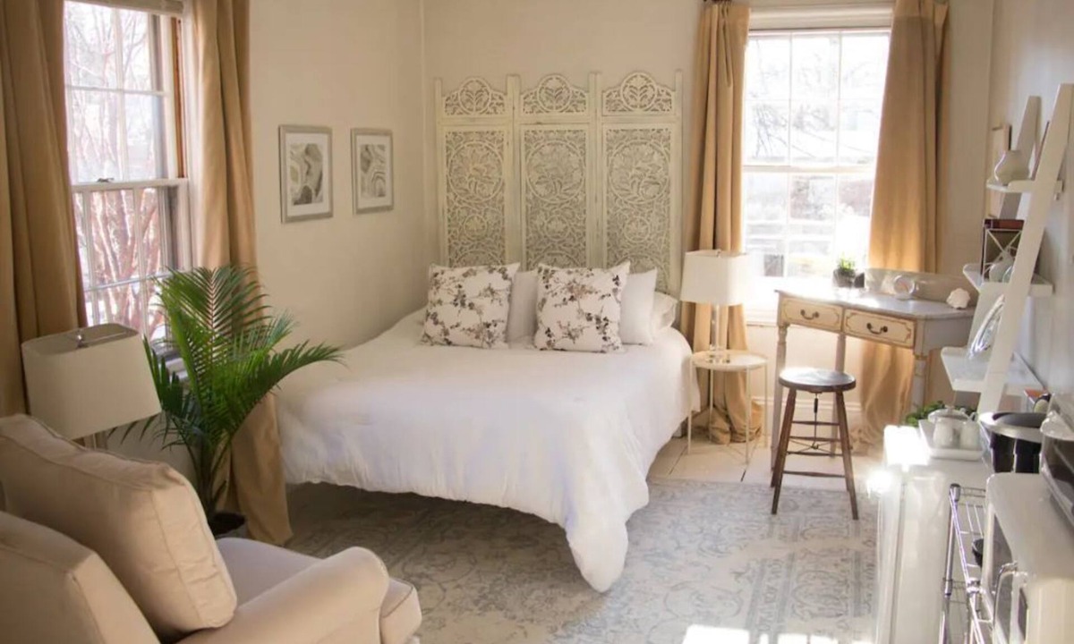 Parkside Apartment | Charming West End Hideaway. Private Parking