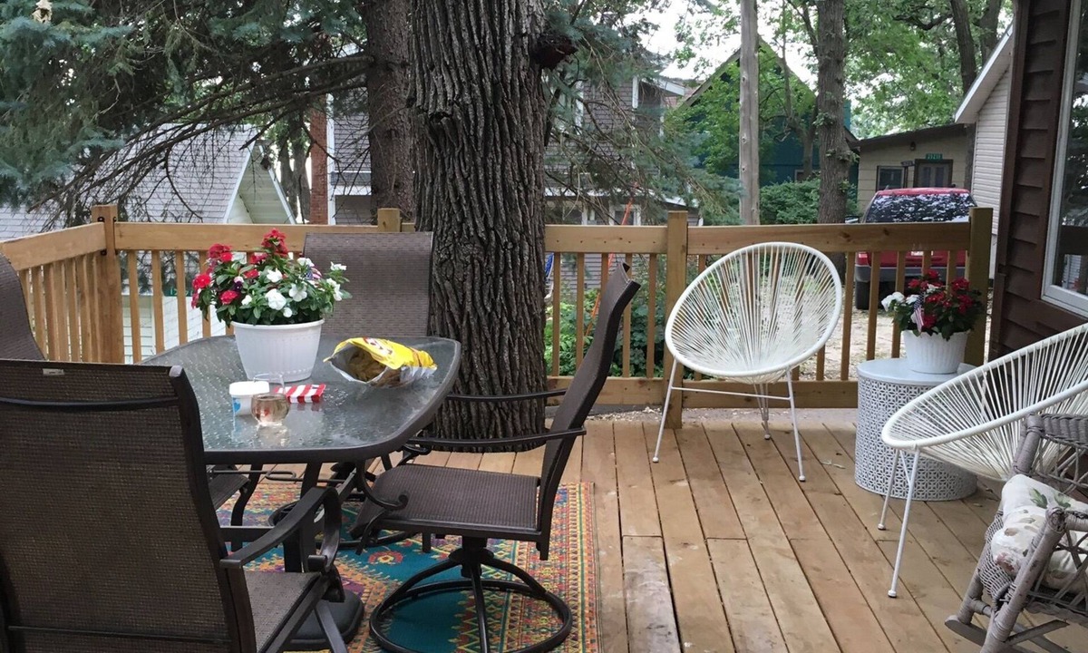 Spirit Lake House | Charming West Lake Okoboji Cabin