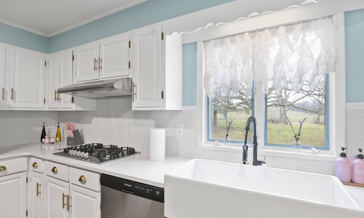 Seneca Falls House | Charming Wine Country Cottage | Cayuga Wine Trail