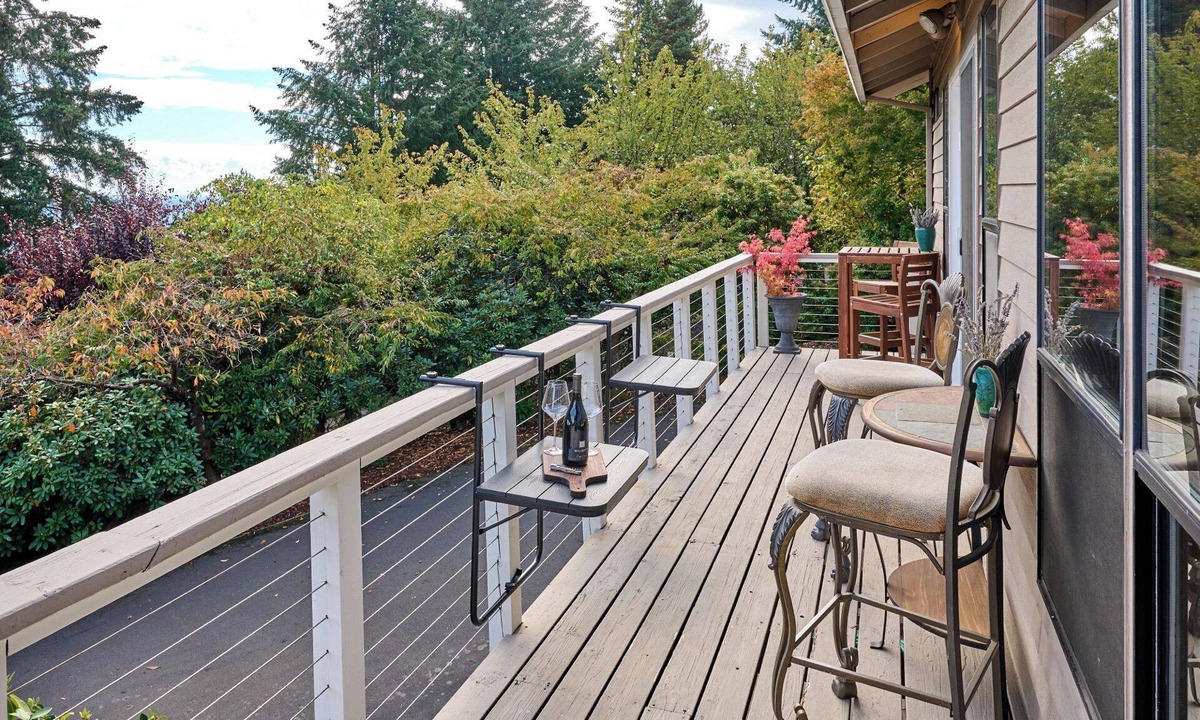 Dundee House | Charming Wine Country Treehouse