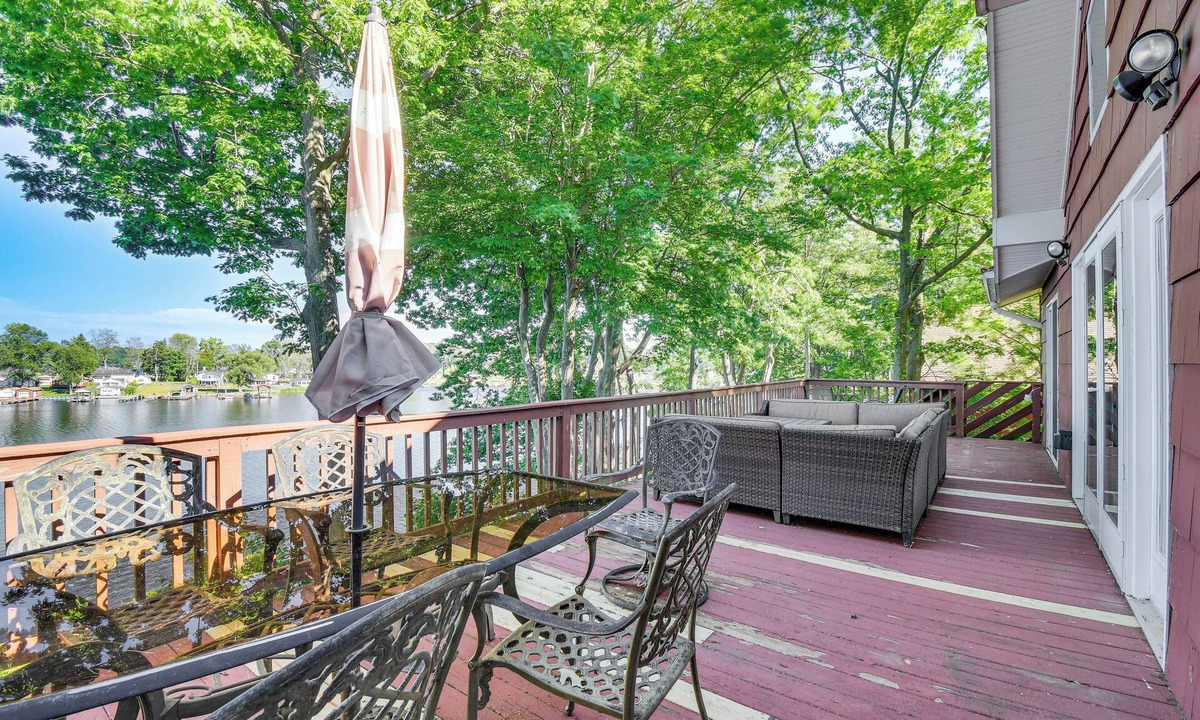 Wolcott Cottage | Charming Wolcott Cottage w/Fire Pit & Mini Dock