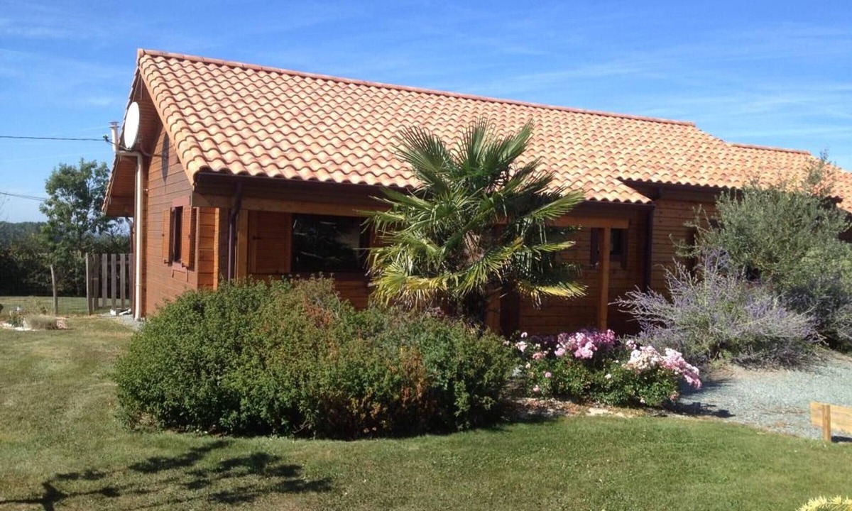 Reaumur Cottage | Charming wooden house for 5 people with terrace and garden