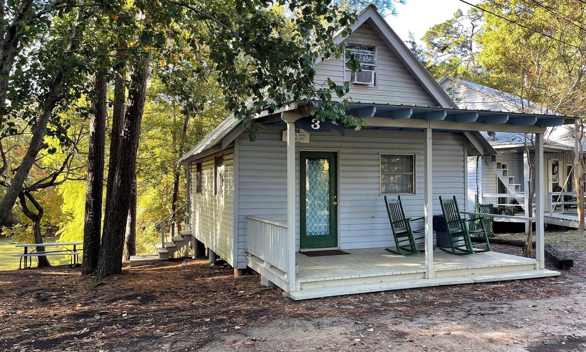 Zwolle Cabin | Charming Woodland Cabin with Kitchen, Roku TV & Outdoor Firepit