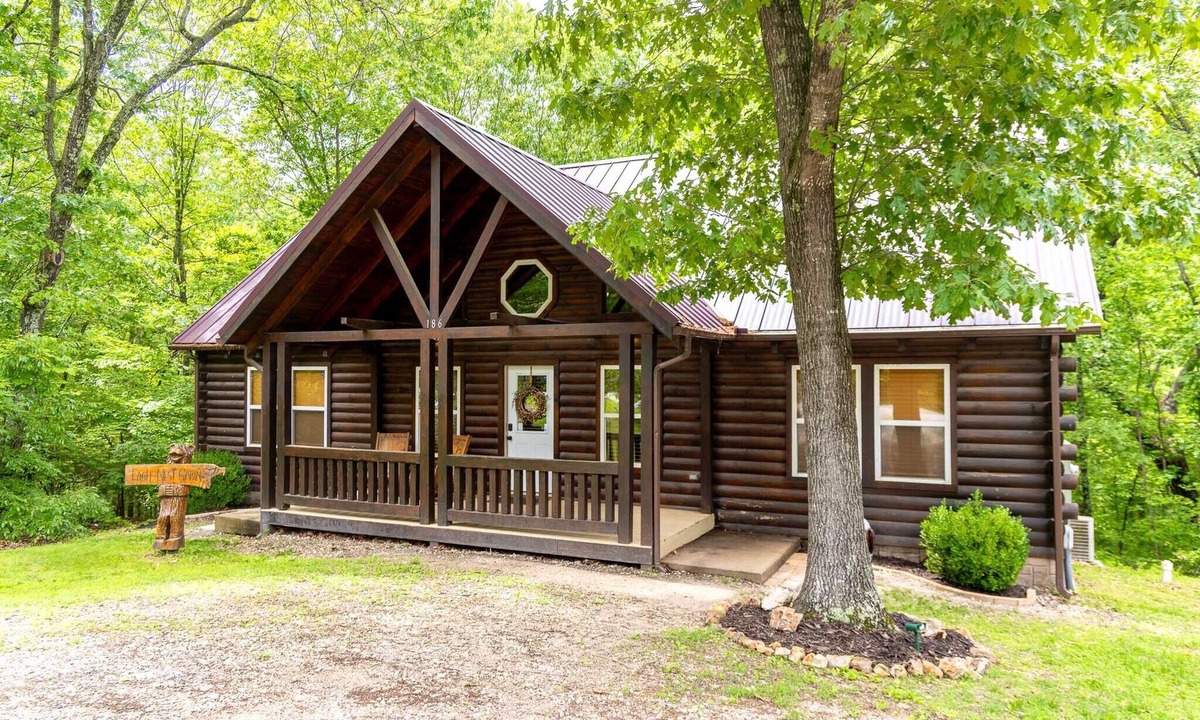 Big Cedars House | Charming Woodland Retreat Near Big Cedar
