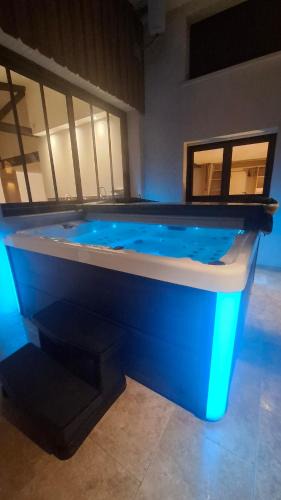 Branne House | Charming workshop with Jacuzzi near Saint-Émilion