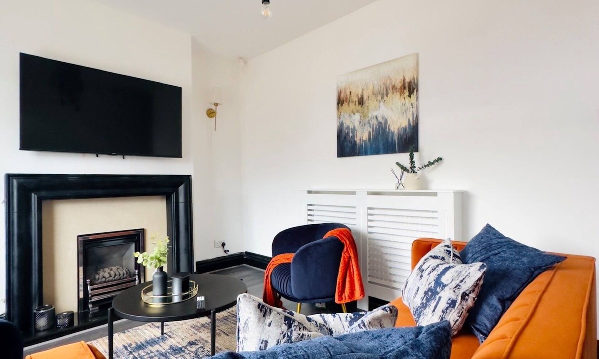 Little Hulton House | Charming Worsley Home w/parking