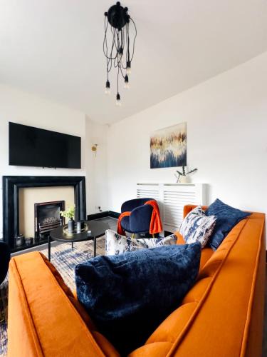 Little Hulton House | Charming Worsley Home with parking