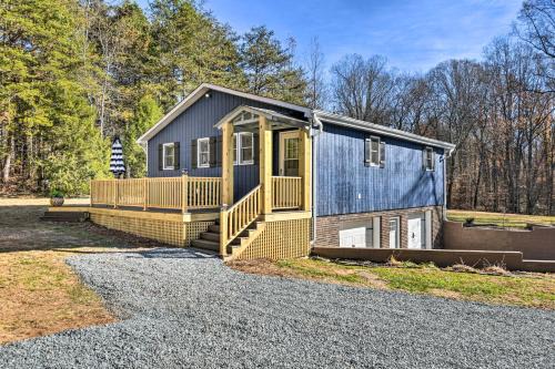 Yadkinville House | Charming Yadkin Valley Cottage w/Deck & Yard
