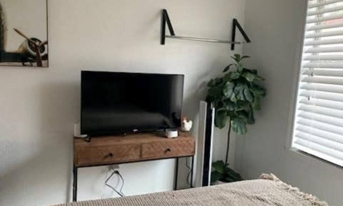 East Ybor Apartment | Charming Ybor Micro Unit. Steps from 7th Ave. #7