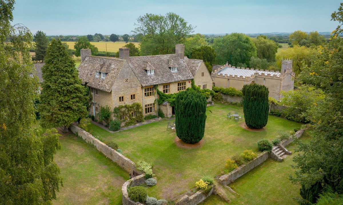 Charney Bassett House | Charney Manor